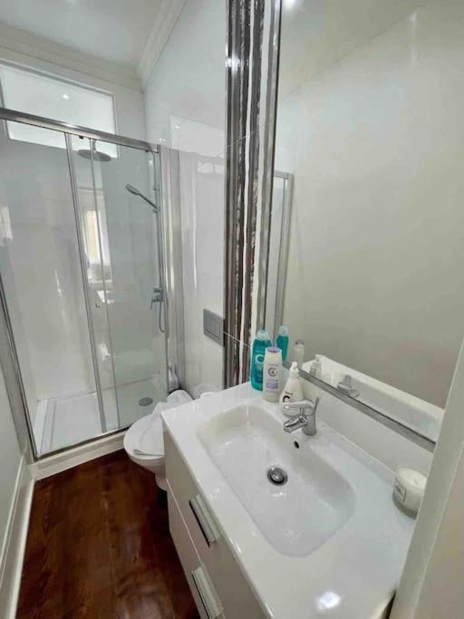 2 Bdrms Near Lx Factory Free Parking * Lisbon